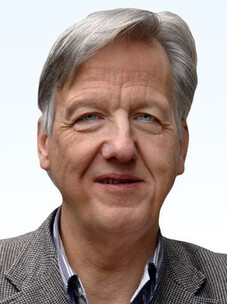 Porträt Laurens W. Molenkamp mit grauem Haar und kariertem Sakko, neutraler Blick.